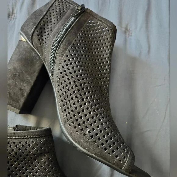 Bar III | Black Megan Perforated Peep Toe Booties Sz 9 - Picture 3 of 8